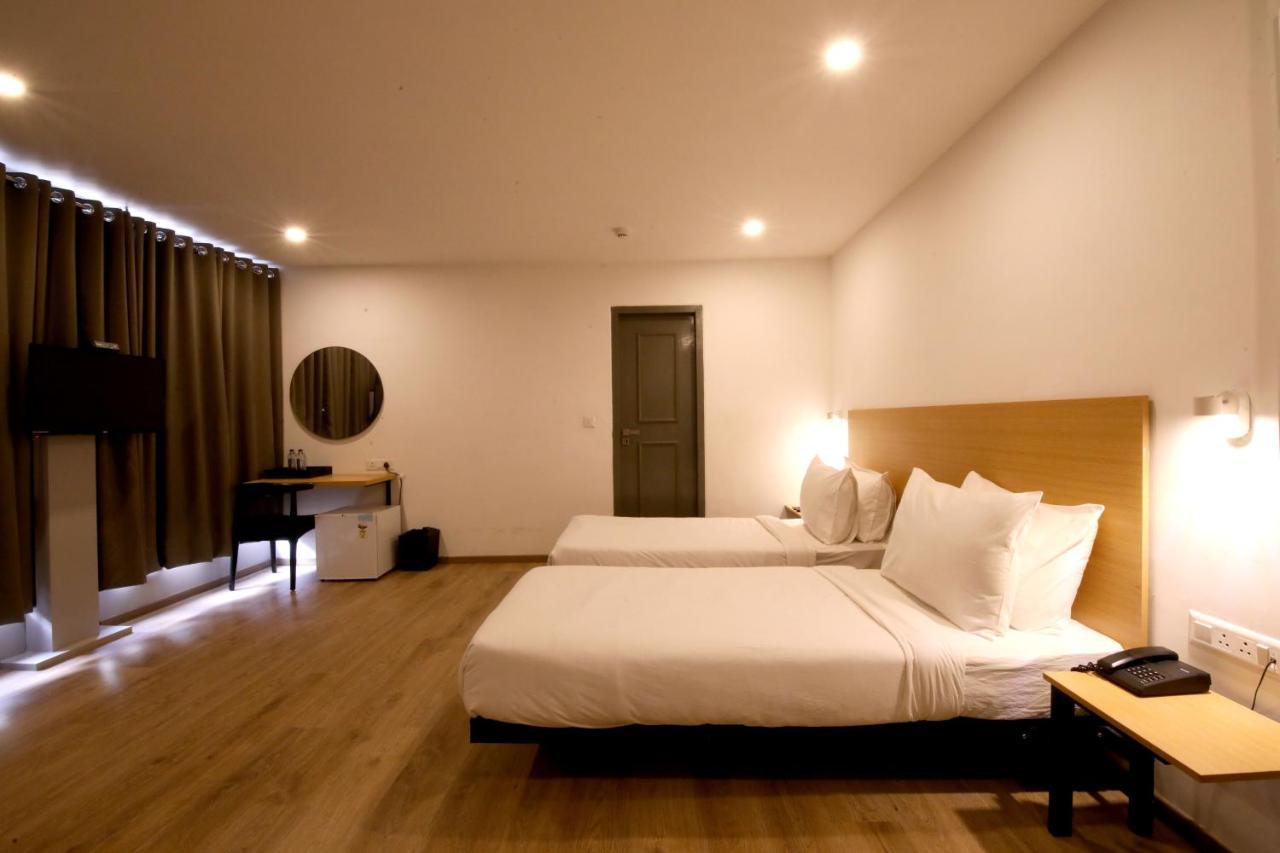 Crayon Hotels Gandhinagar Exterior foto