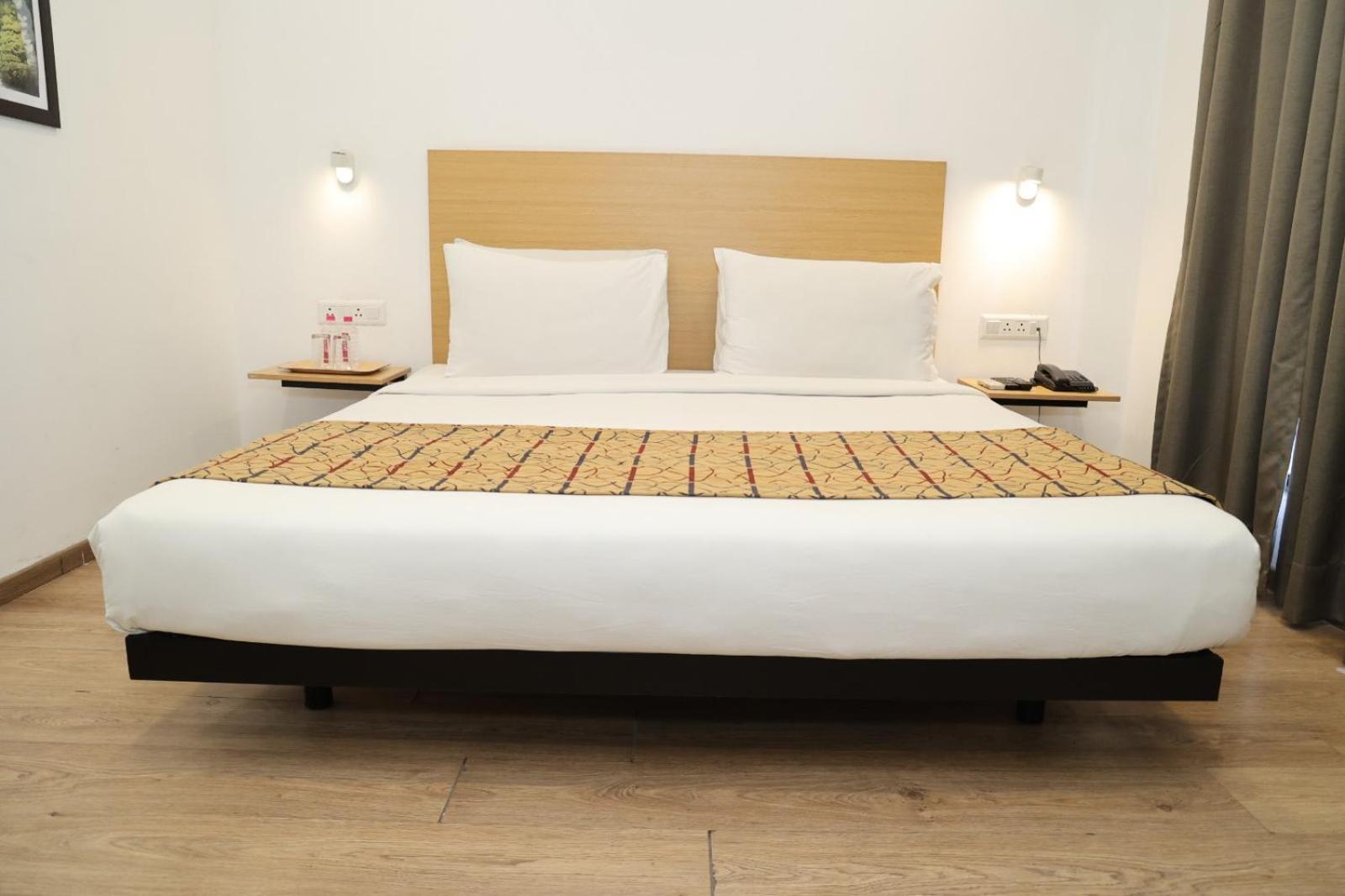 Crayon Hotels Gandhinagar Exterior foto
