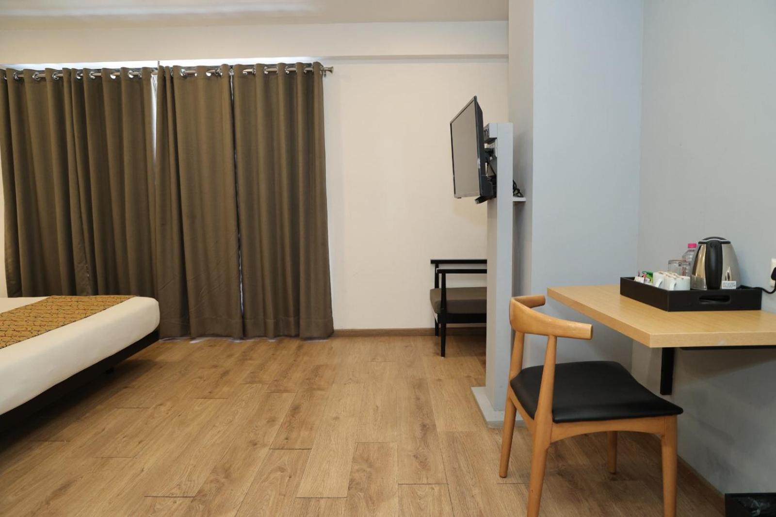 Crayon Hotels Gandhinagar Exterior foto
